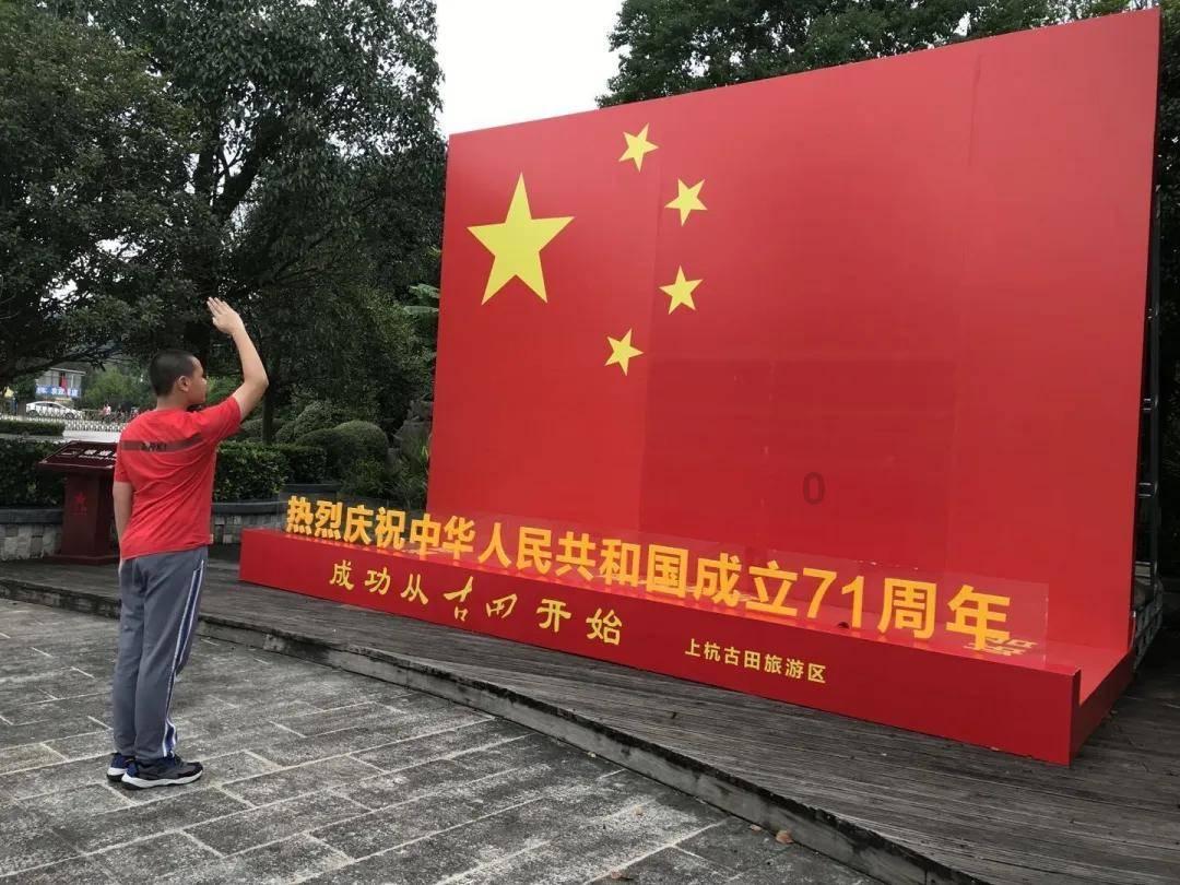 宇宙蜜蜂无敌版